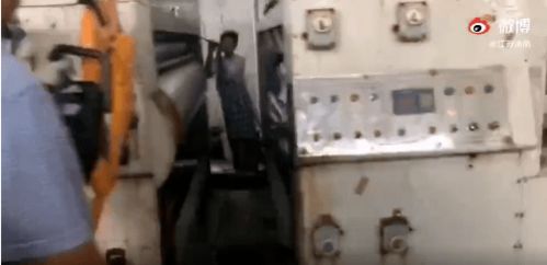 驚險(xiǎn) 海安包裝廠(chǎng)一女工手卡包裝機(jī)滾軸,消防破拆機(jī)械...